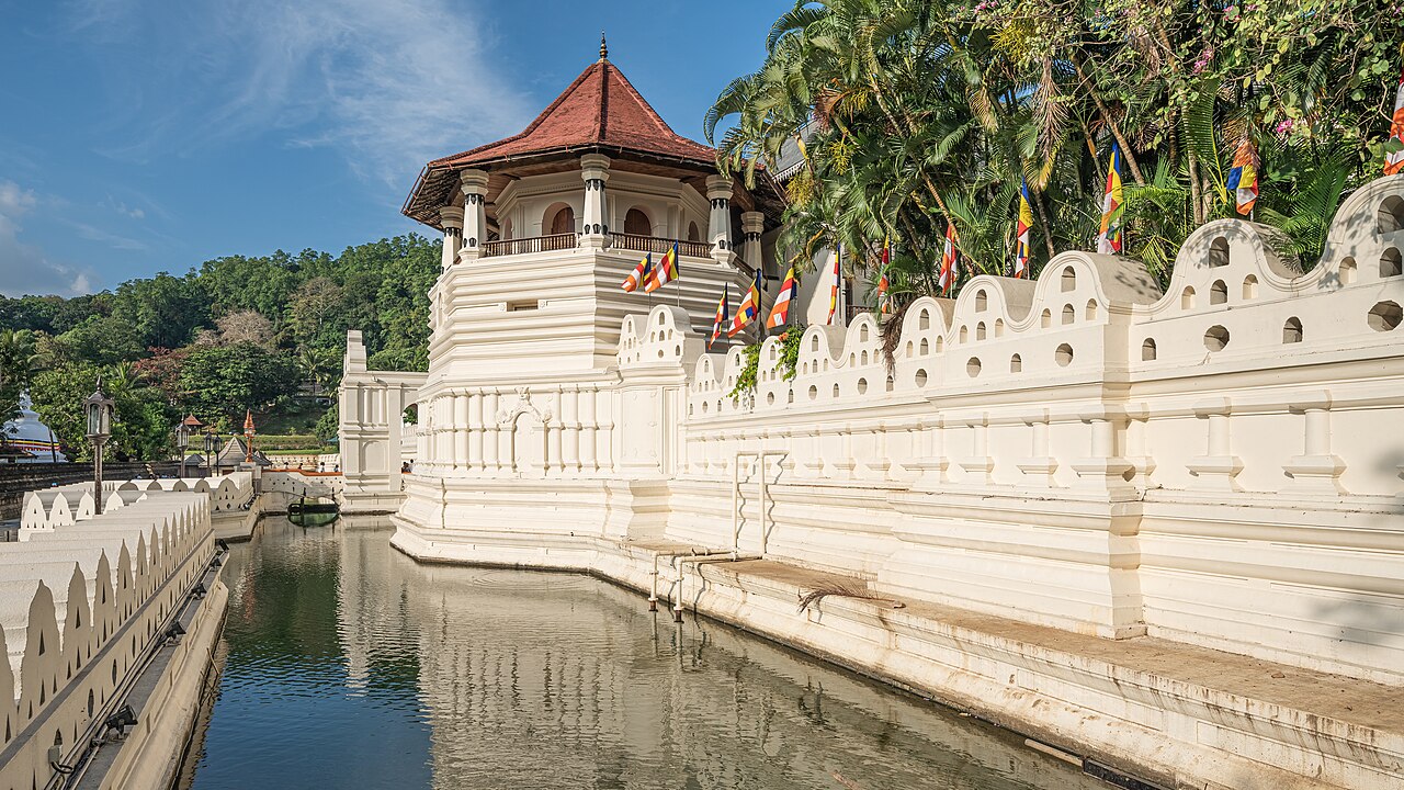 Temple of the Tooth beside Kandy Lake